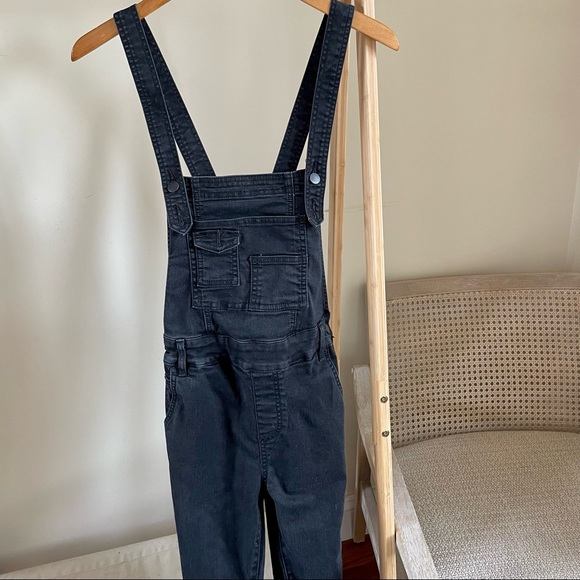 ✨SOLD✨ Free People Washed Black Denim Overalls - 26 - Picture 6 of 8